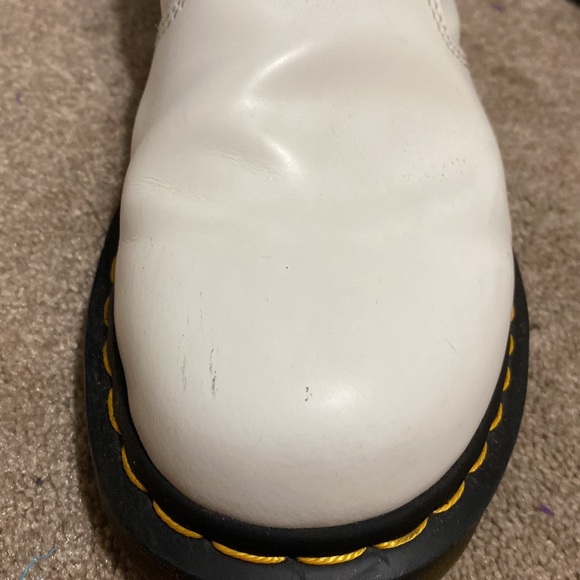 White Chelsea boot, Doc. Marten’s, worn twice, woman’s US 8 - Picture 13 of 14